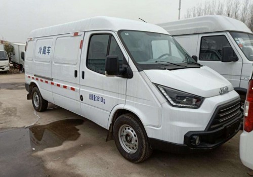 江鈴特順長(cháng)軸中頂疫苗冷藏車(chē)